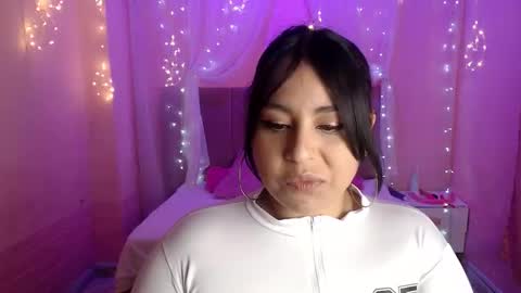 chloe_smith5 online show from September 10, 2025, 2:39 pm