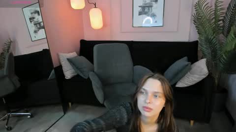 Chloe online show from May 22, 2026, 2:01 pm