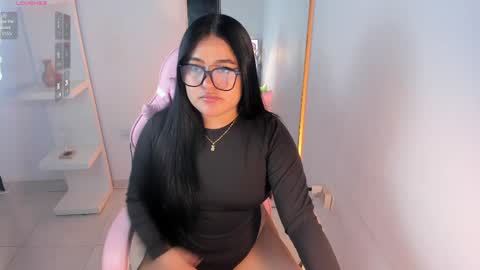 chloe_t2 online show from May 19, 2026, 2:07 am