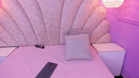   online show from February 5, 2025, 10:55 pm