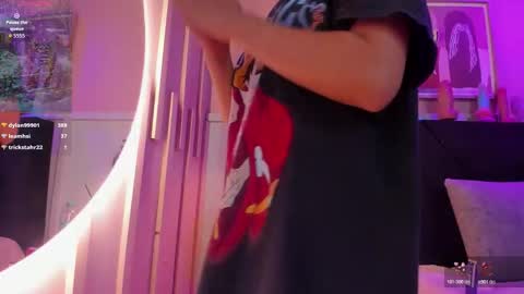   online show from November 28, 2025, 7:49 pm