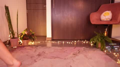 cloe online show from September 18, 2025, 7:16 pm