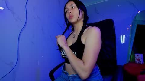 ChloeeThompson online show from September 9, 2025, 1:49 am