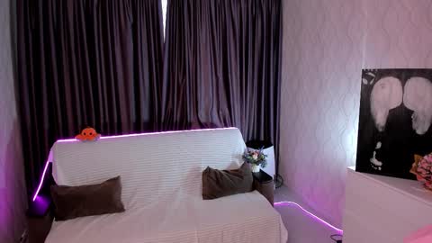 Chloe online show from September 24, 2025, 1:14 pm