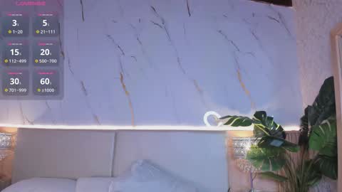 Chloee online show from October 24, 2025, 12:12 pm