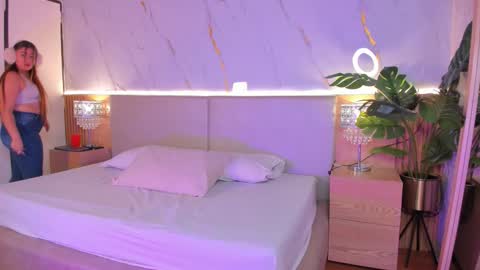 Chloee online show from November 4, 2025, 12:26 pm