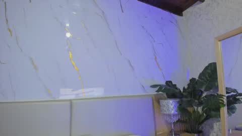 Chloee online show from November 20, 2025, 11:21 am