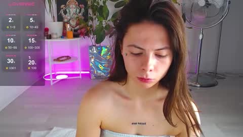 Chloe online show from October 7, 2025, 2:25 pm