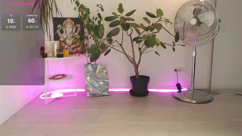 Chloe online show from October 17, 2025, 9:01 am