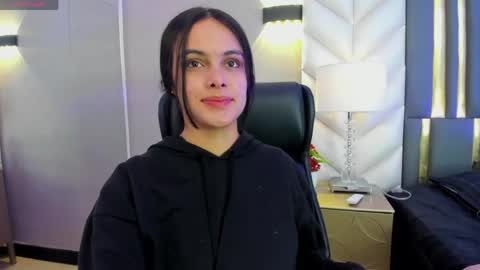  Chloe Harper  online show from April 11, 2026, 11:58 am