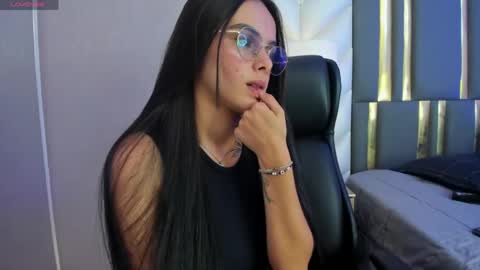  Chloe Harper  online show from April 19, 2026, 6:10 pm