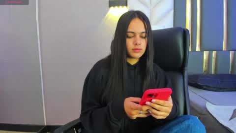  Chloe Harper  online show from April 22, 2026, 11:34 am