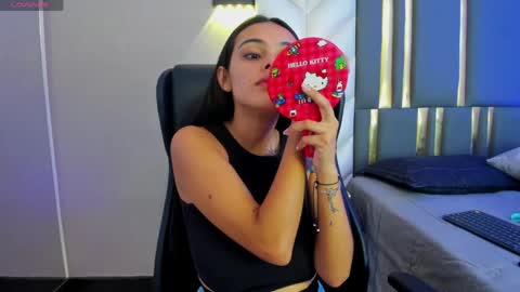  Chloe Harper  online show from April 23, 2026, 12:29 pm