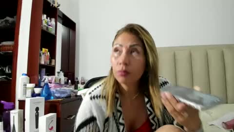 chloemiller   online show from March 6, 2025, 3:57 am