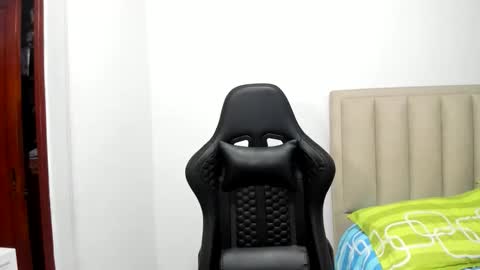 chloemiller   online show from April 7, 2026, 11:04 pm