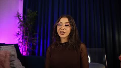 chloemin_ online show from November 20, 2025, 5:29 am