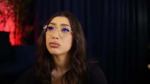 chloemin_ online show from January 7, 2026, 6:05 am