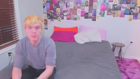 Chloe Night  Milo Night online show from January 26, 2025, 6:07 am