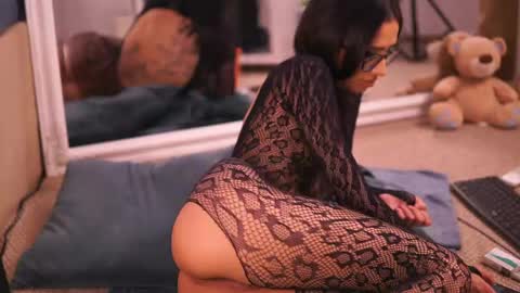 Chlo online show from April 23, 2026, 12:29 pm