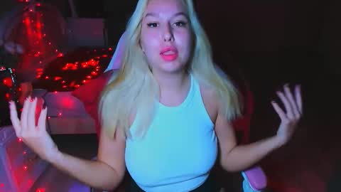 ChloeRicci online show from October 18, 2025, 2:47 am