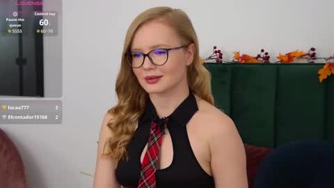 Chloe online show from October 6, 2025, 7:28 am