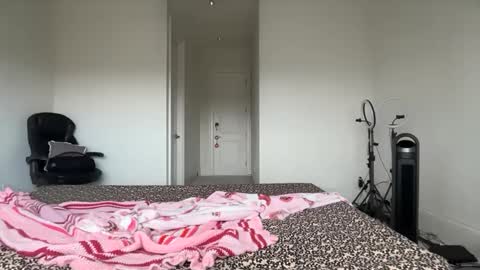 chloeros3e online show from September 9, 2025, 3:11 pm