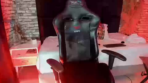 .. Chloe .. online show from March 18, 2026, 11:19 pm