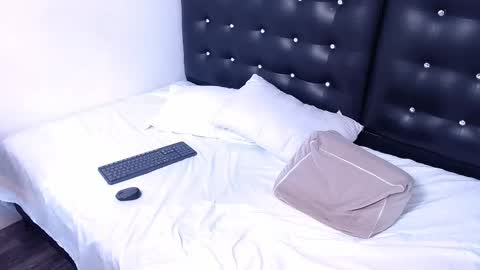 choco_lollypop online show from January 9, 2025, 8:33 pm