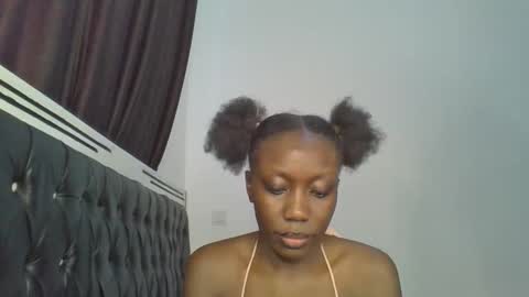 chocobear22 online show from November 19, 2025, 11:21 am