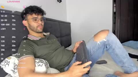 Im Chirs IM MODEL INDEPENDT online show from January 3, 2025, 10:29 pm