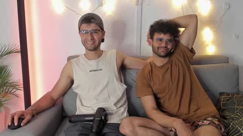 Im Chirs IM MODEL INDEPENDT online show from January 24, 2025, 3:22 am