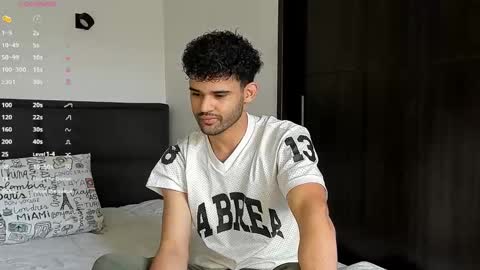 Im Chirs IM MODEL INDEPENDT online show from January 28, 2025, 3:57 pm