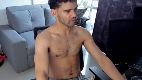 Im Chirs IM MODEL INDEPENDT online show from February 18, 2025, 3:10 pm