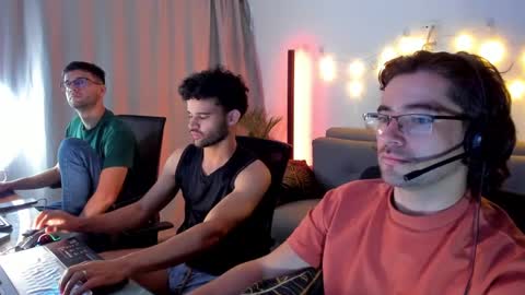 Im Chirs IM MODEL INDEPENDT online show from March 11, 2025, 3:05 am