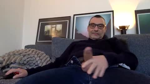 chrispanam13 online show from December 16, 2025, 9:58 am