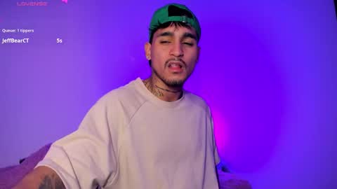 Christian Wang online show from December 5, 2025, 8:38 pm