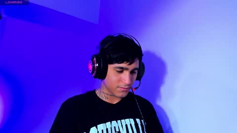 Christian Wang online show from December 13, 2025, 10:59 pm