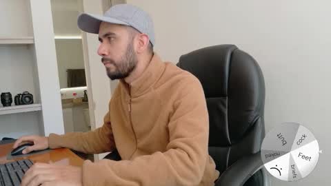 Snapshot of chrissmithin5 chatting on November 22, 2025, 4:06 pm Cardamomo online show from November 22, 2025, 4:06 pm