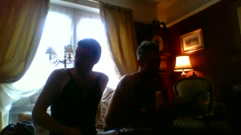 chrischrissy online show from December 18, 2024, 12:07 pm