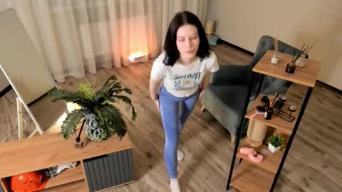 christaschrecongost online show from February 15, 2026, 4:03 pm