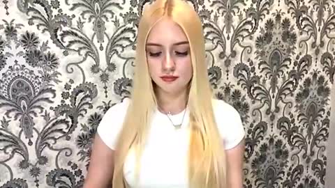 Snapshot of christeneweslow chatting on October 11, 2025, 3:21 pm Aurora online show from October 11, 2025, 3:21 pm