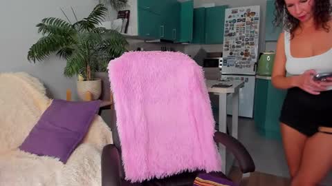 Snapshot of christina_hot chatting on September 8, 2025, 2:49 pm Chris online show from September 8, 2025, 2:49 pm