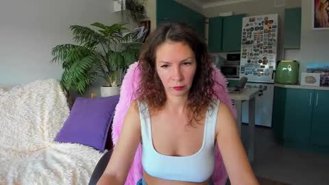 Snapshot of christina_hot chatting on October 18, 2025, 11:00 am Chris online show from October 18, 2025, 11:00 am