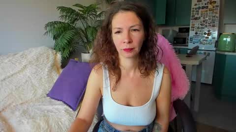 Snapshot of christina_hot chatting on October 19, 2025, 6:47 am Chris online show from October 19, 2025, 6:47 am