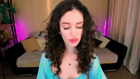 christinaconteeree online show from September 10, 2025, 1:22 pm