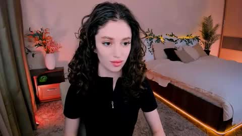 christinaconteeree online show from September 13, 2025, 4:29 pm