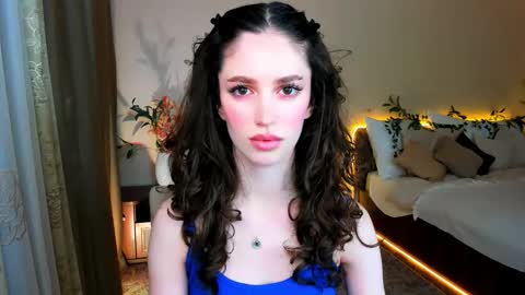 christinaconteeree online show from September 18, 2025, 5:26 pm