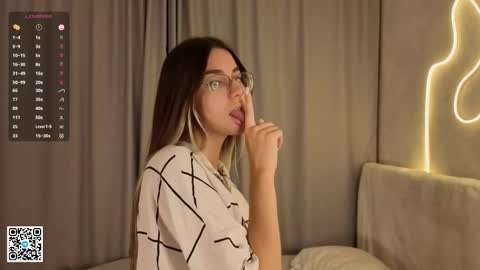 Ellie online show from December 3, 2025, 5:00 pm