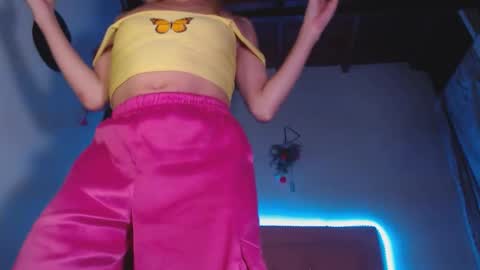 Snapshot of cicimom chatting on February 15, 2026, 4:20 am cicimom online show from February 15, 2026, 4:20 am