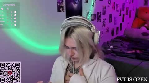 Helen and Teya online show from December 17, 2025, 3:07 pm